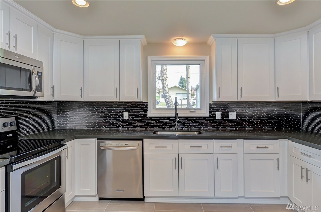 Property Photo: 706 82nd Ave SE WA 98258