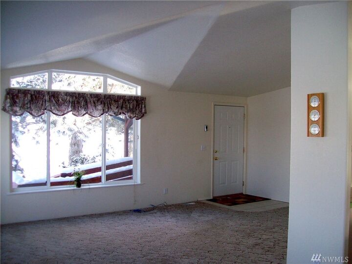 Property Photo:  1310 Carroll Rd  WA 98926 