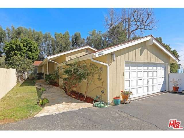 Property Photo:  952 Las Lomas Ave  CA 90272 