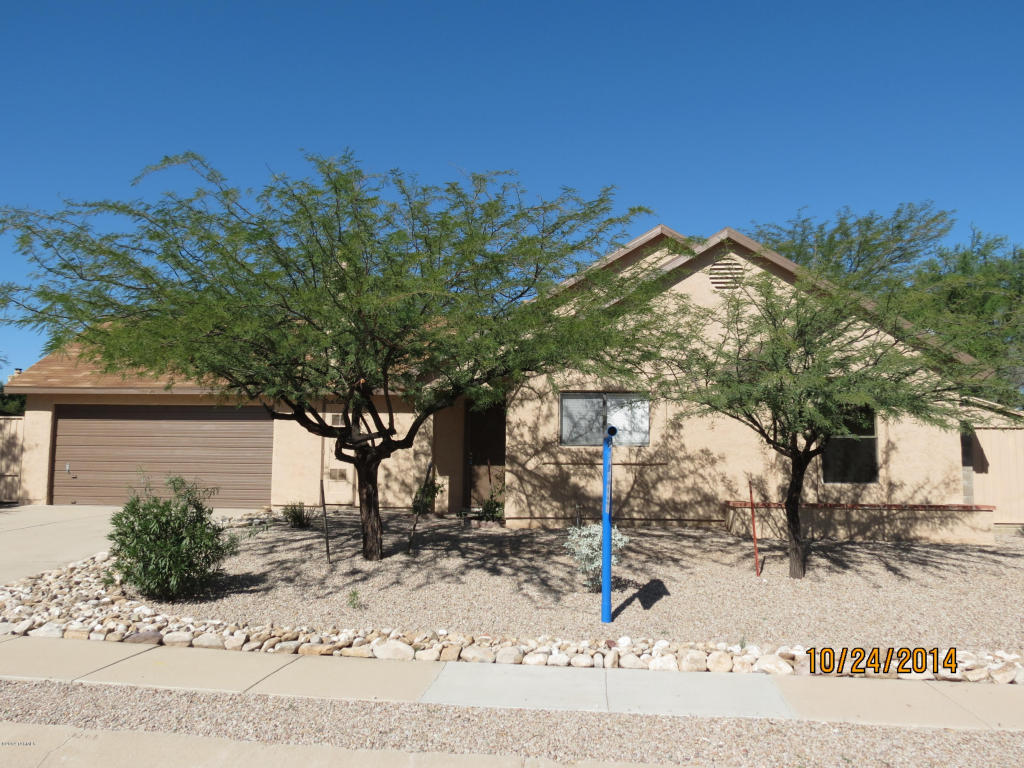 Property Photo:  2750 W Calle De Dalias  AZ 85745 