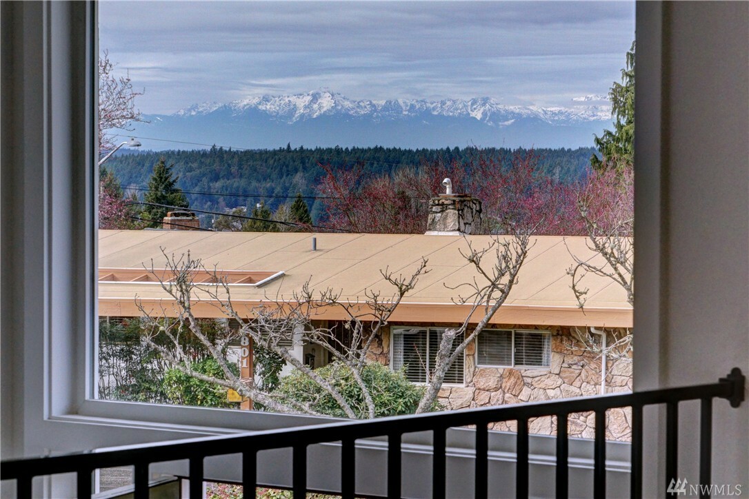 Property Photo:  1717 N Skyline Dr  WA 98406 