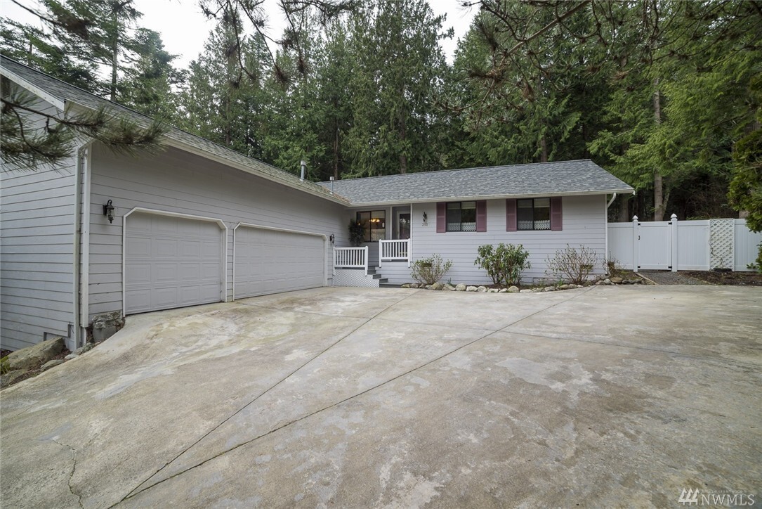 Property Photo:  352 Stillaguamish Place  WA 98257 