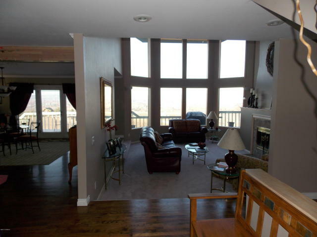 Property Photo:  211 Lookout Point Dr  WA 98942 