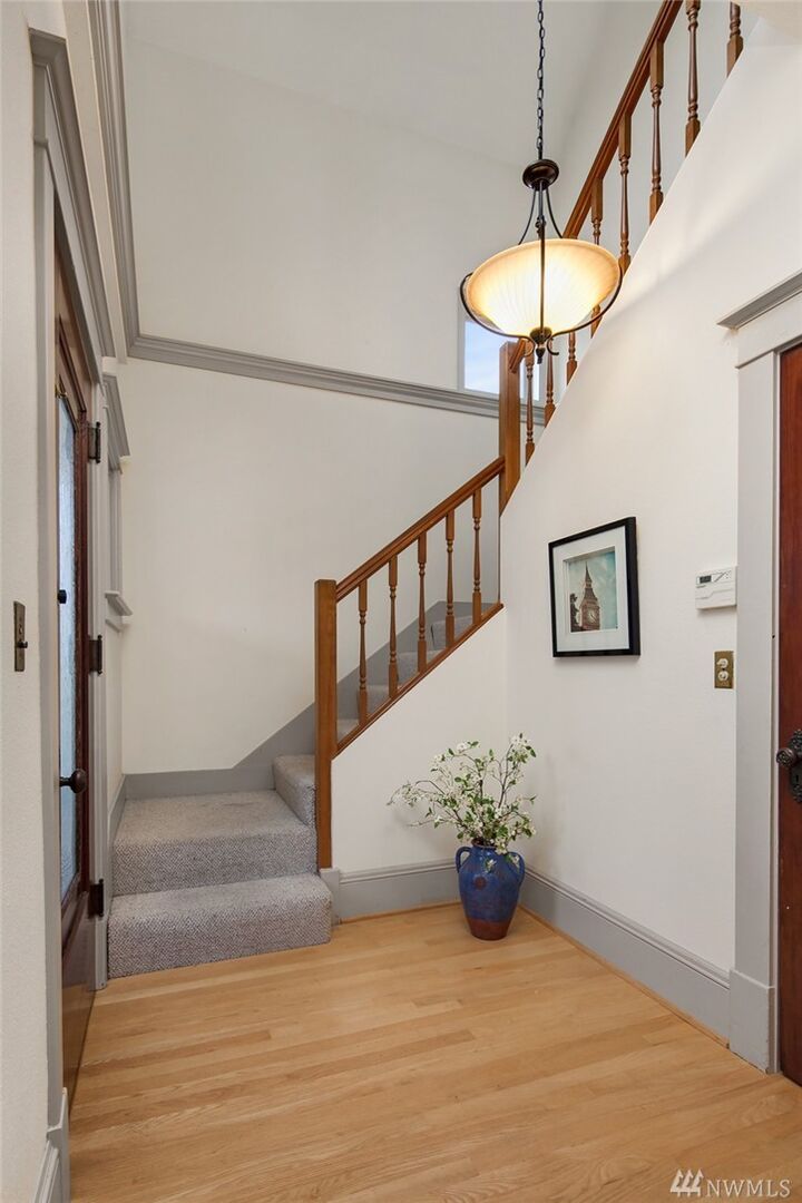 Property Photo: 5202 Wallingford Ave N WA 98103