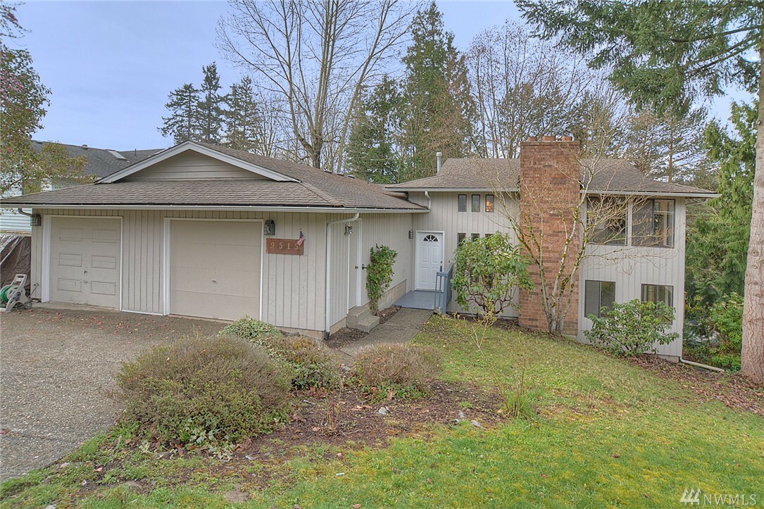 Property Photo:  9515 163rd Place NE  WA 98052 