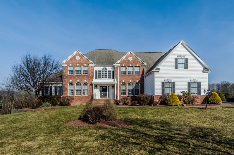 Property Photo:  6 Ups N Downs Court  NJ 08822 