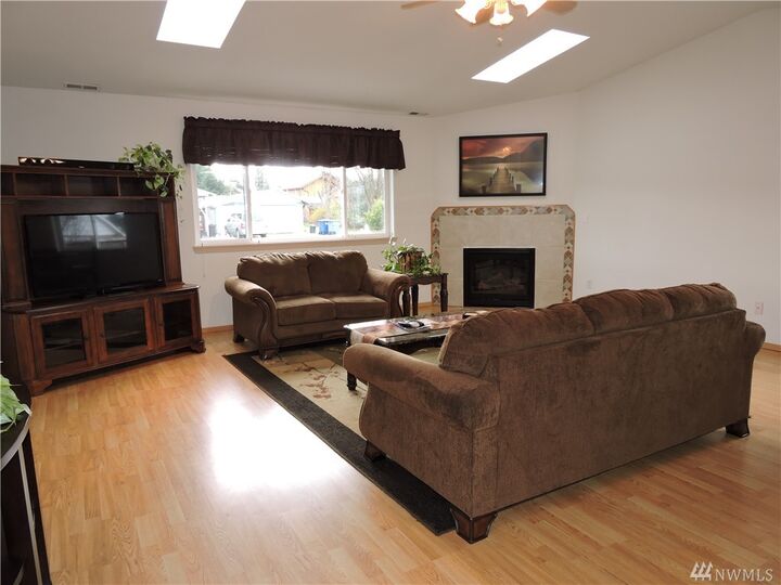 Property Photo:  482 Park Ave  WA 98321 