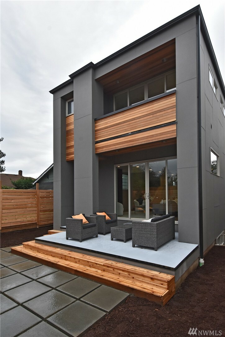 Property Photo: 1350 S Bennett St WA 98108