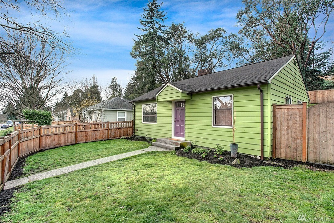 Property Photo:  9807 31st Ave SW  WA 98126 