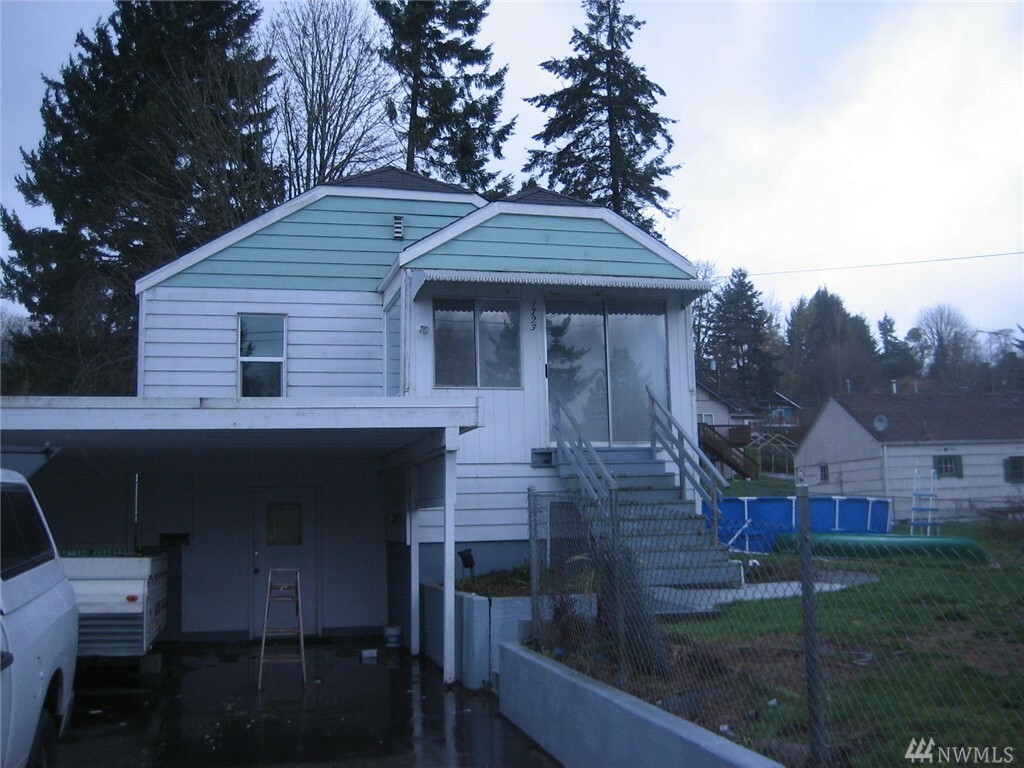 Property Photo:  1723 Snyder Ave  WA 98312 