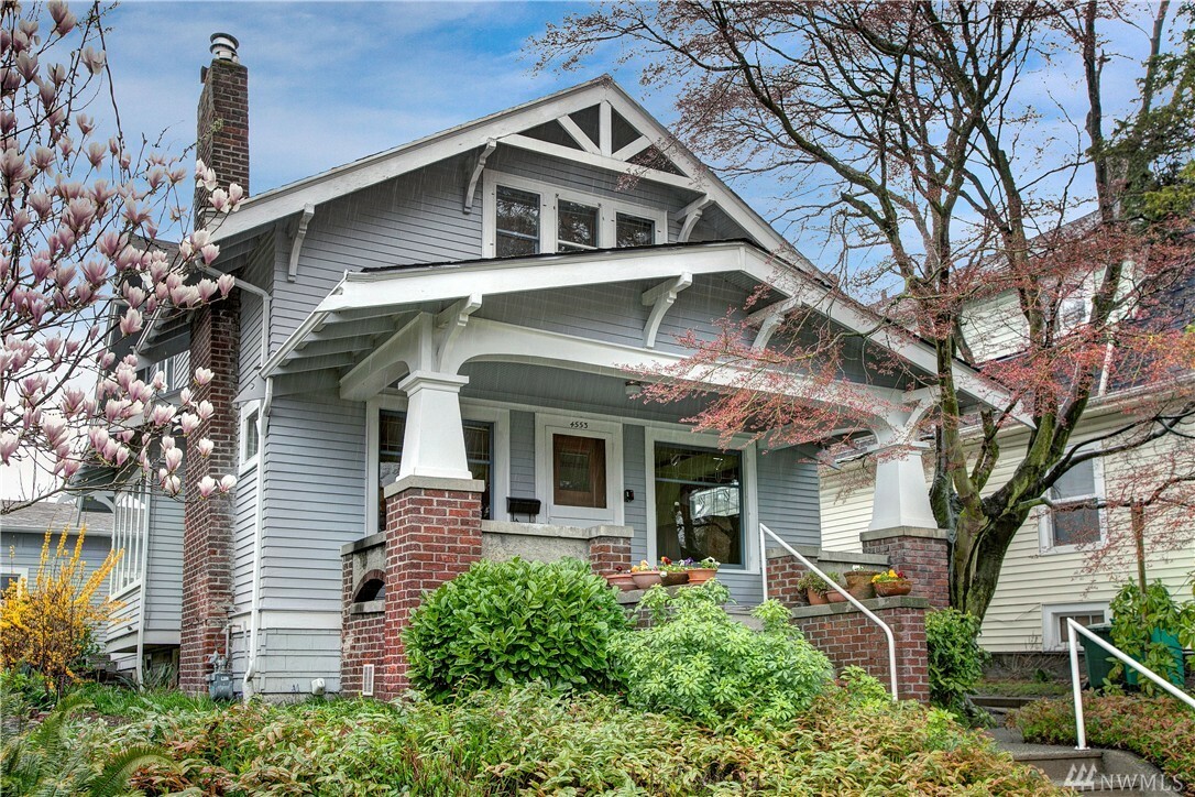 Property Photo: 4553 Thackeray Place NE WA 98105