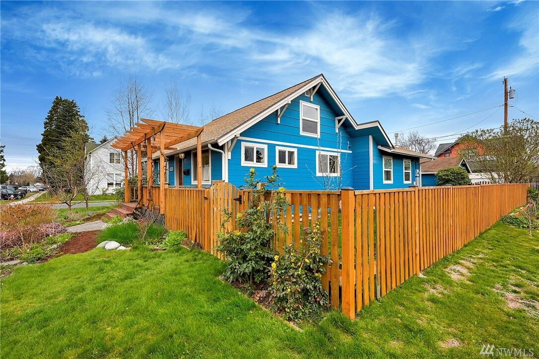 Property Photo: 2430 Henry St WA 98225