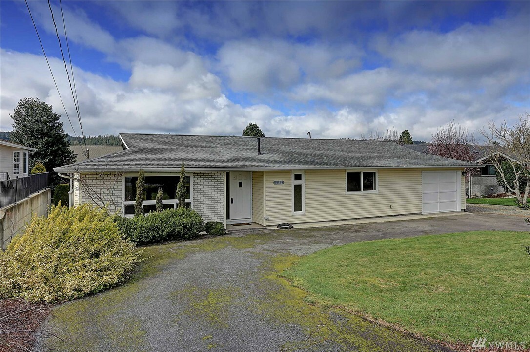 Property Photo:  335 Mackenzie Dr  WA 98282 