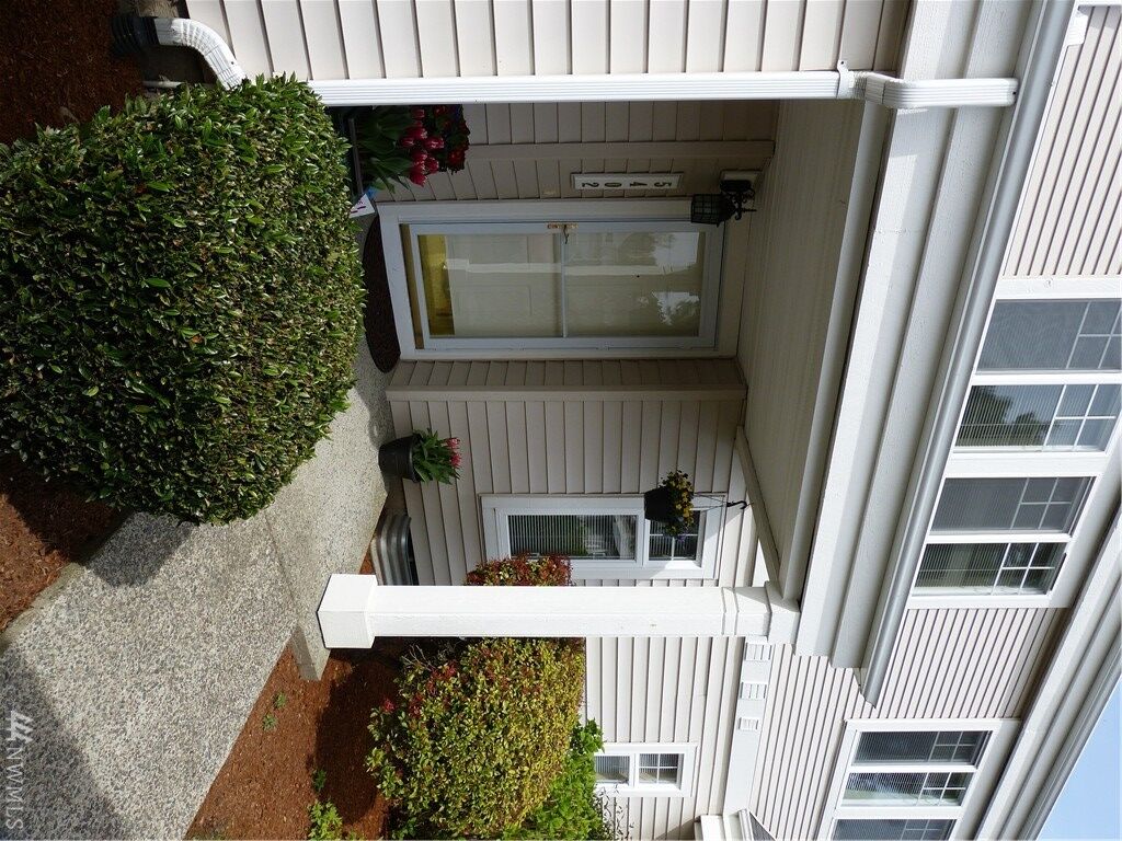 Property Photo: 5402 S 237th Place WA 98032
