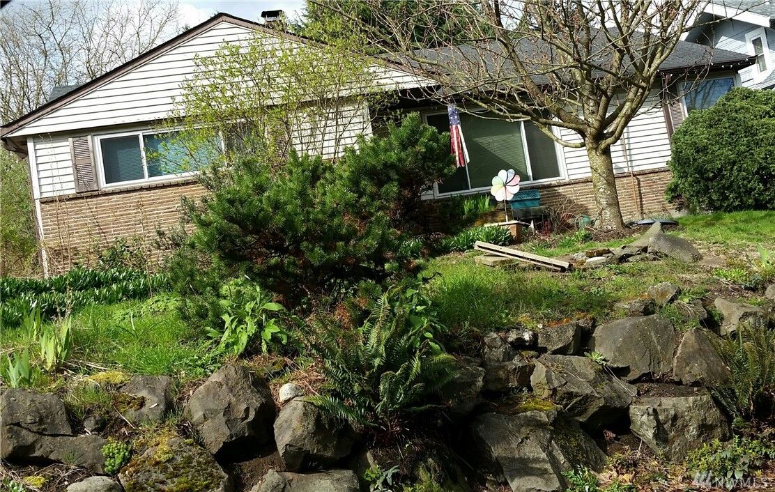 Property Photo: 5209 Renton Ave S WA 98118