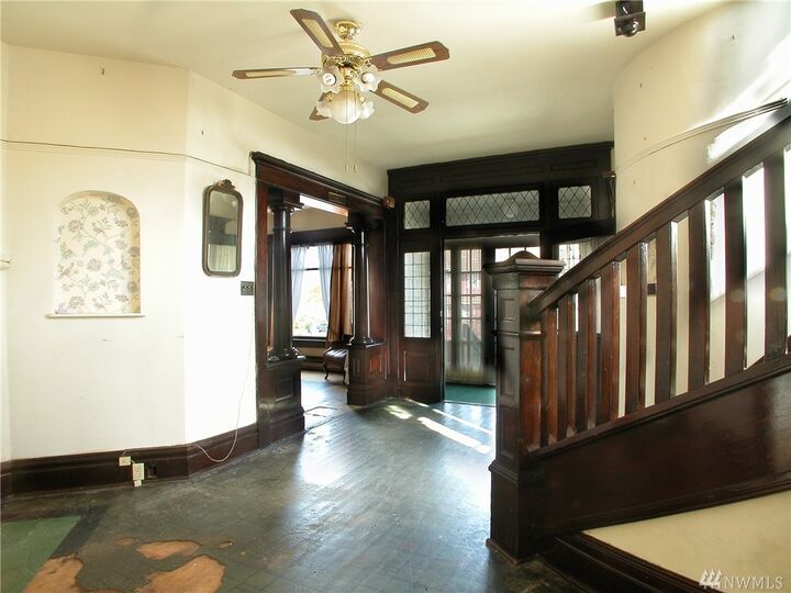 Property Photo:  111 Central Ave  WA 98225 