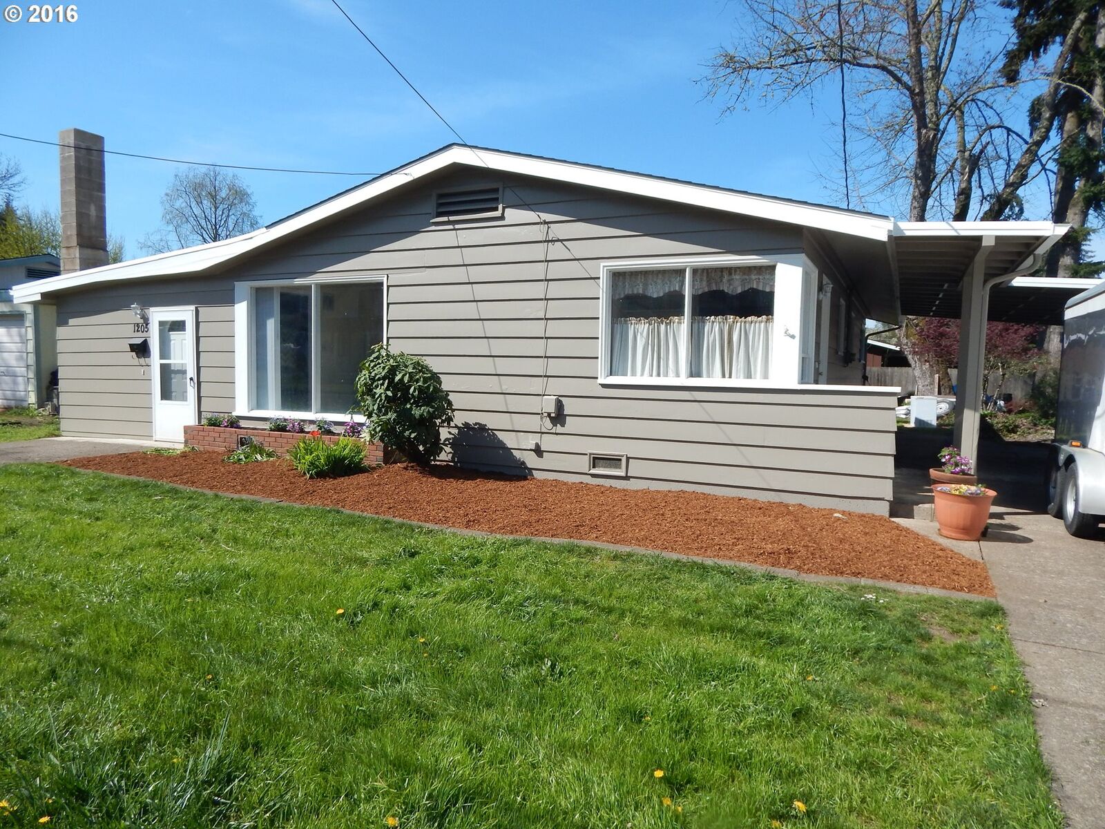 Property Photo:  1205 S 8th St  OR 97424 