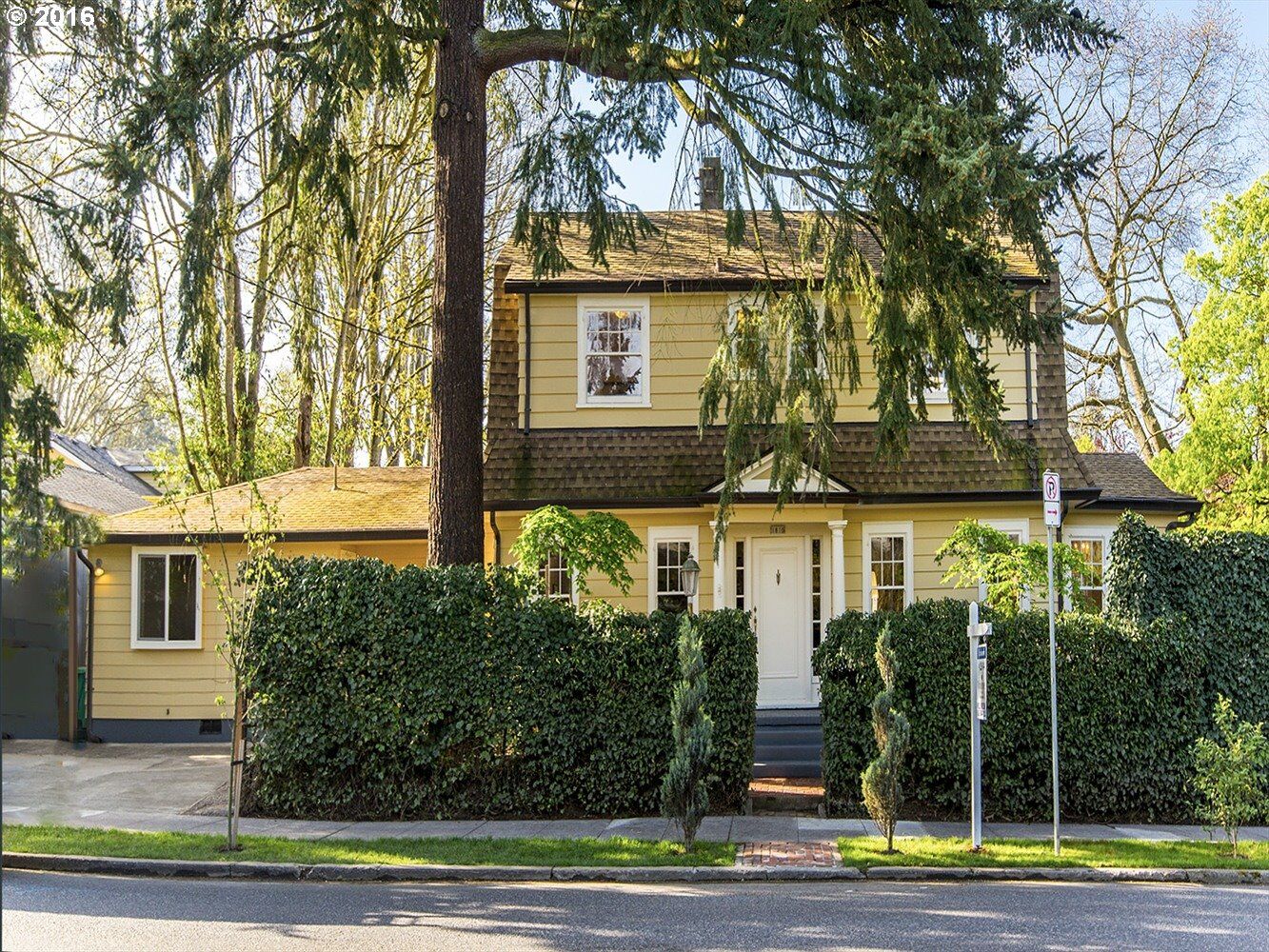 Property Photo:  1810 NE Fremont St  OR 97212 
