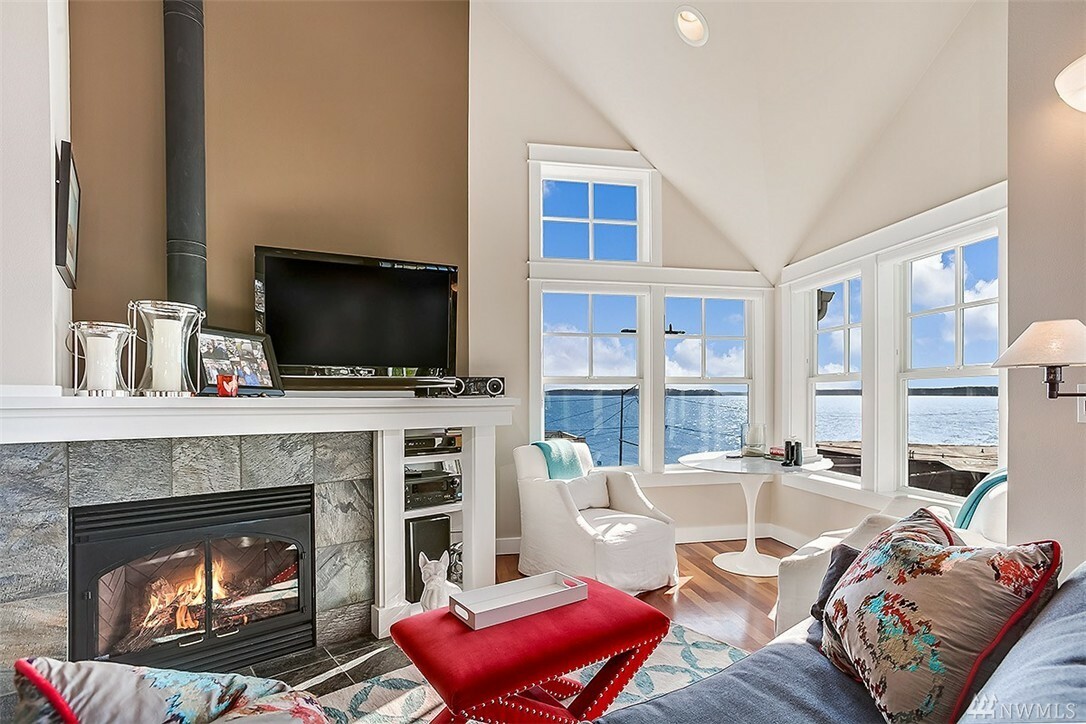 Property Photo: 3216 Alki Ave SW A WA 98116