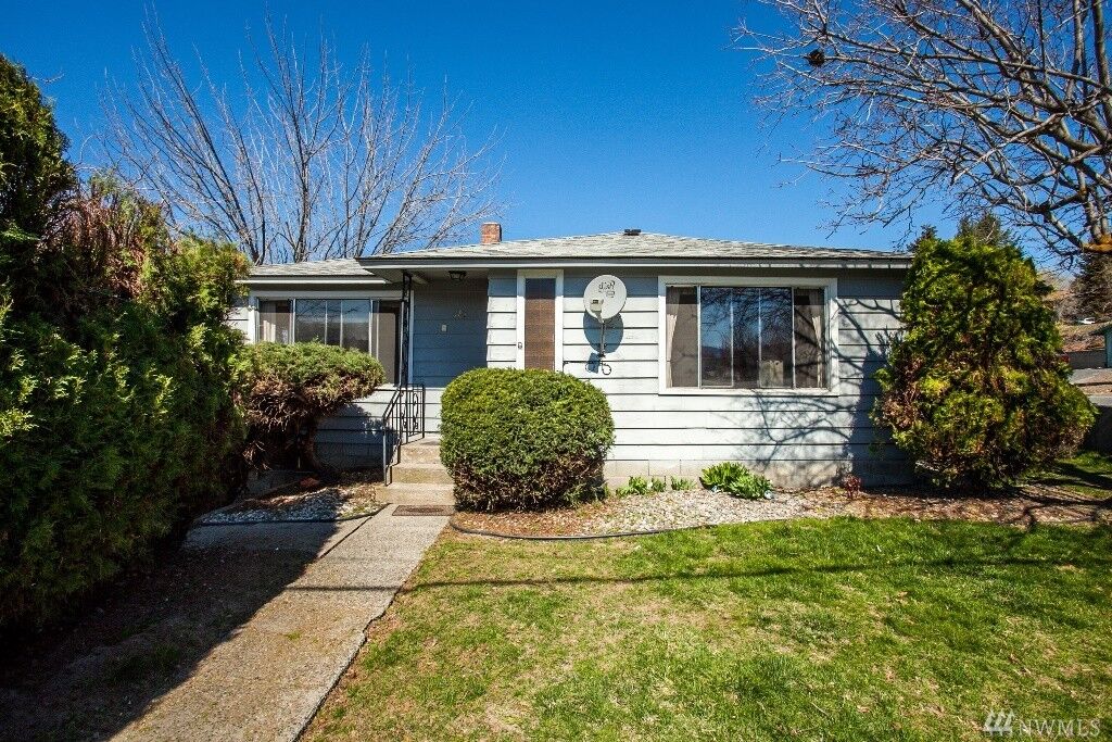Property Photo:  181 NE 9th St  WA 98802