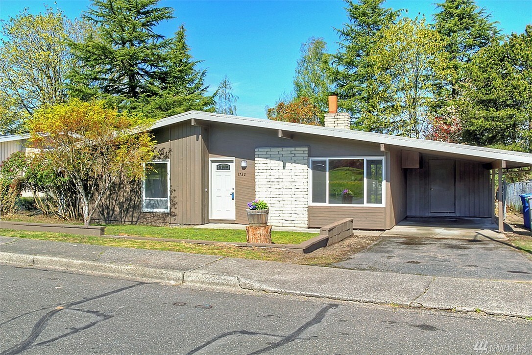 Property Photo:  1732 Beacon Wy SE  WA 98058 