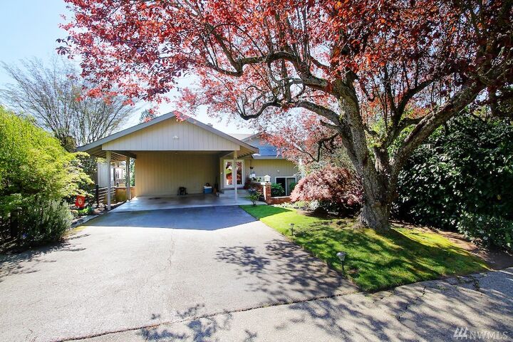 Property Photo:  331 8th Ave W  WA 98033 