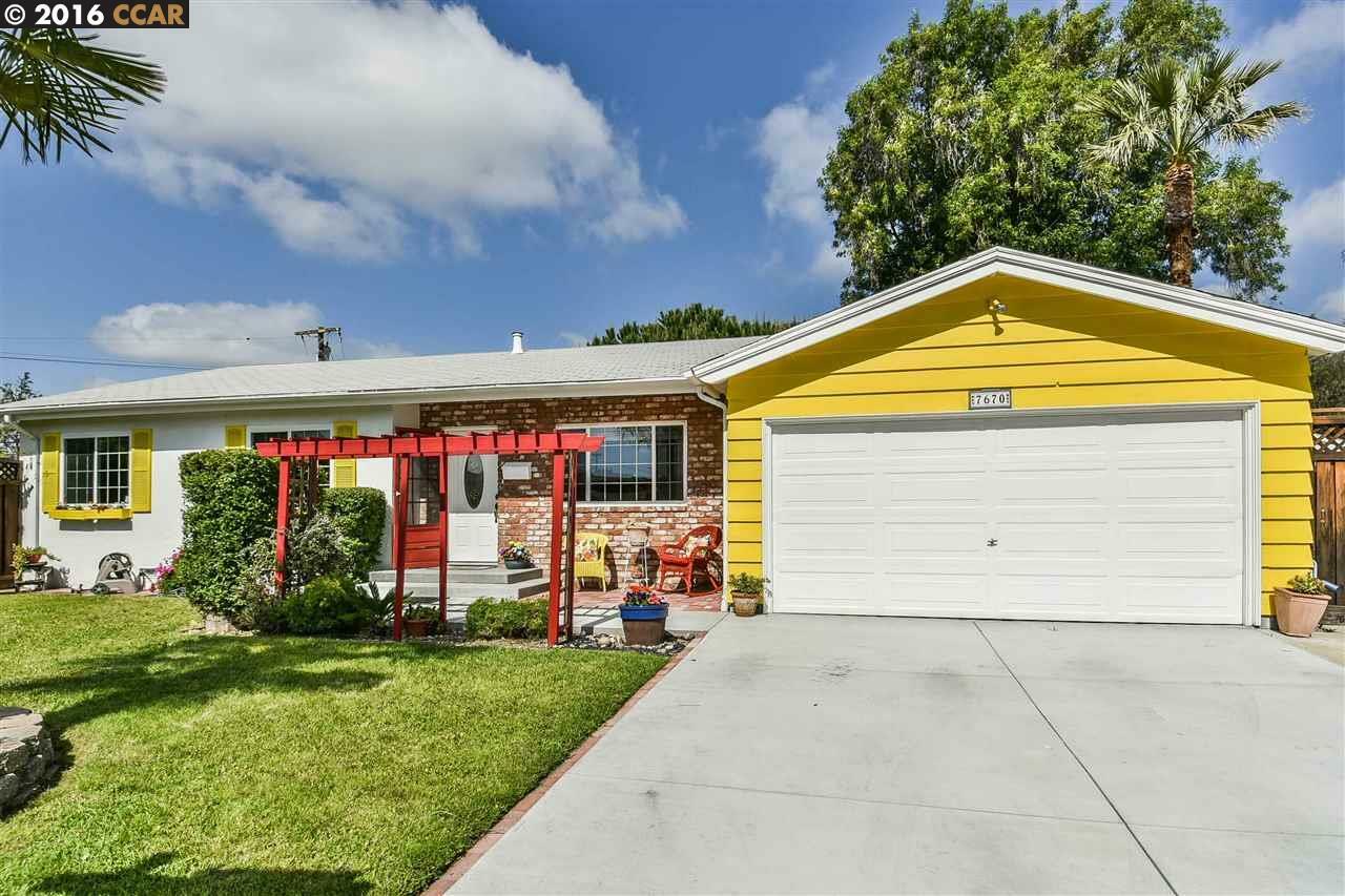 Property Photo: 7670 Jasmine Ct CA 94568