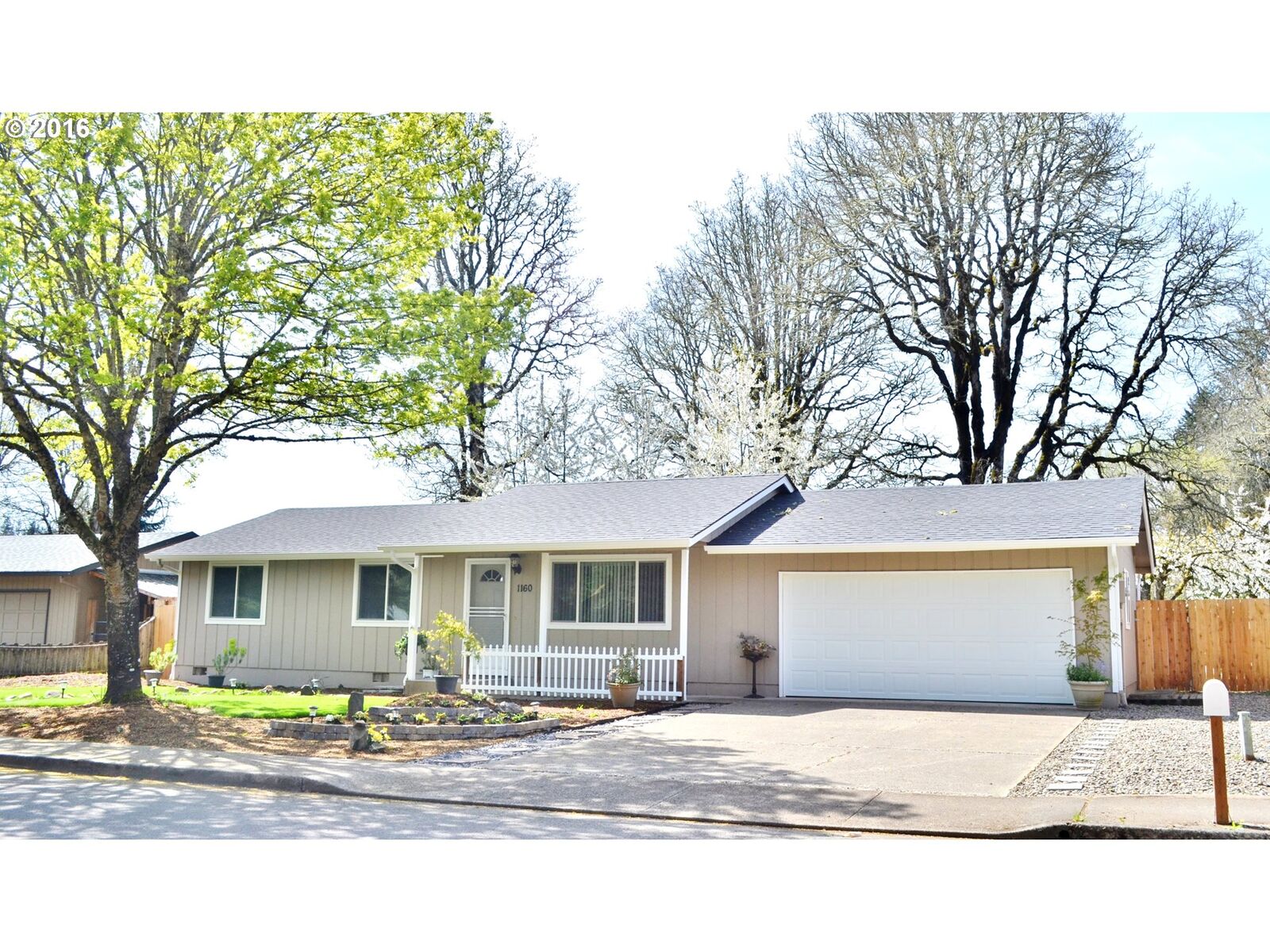 Property Photo: 1160 29th Ave OR 97386