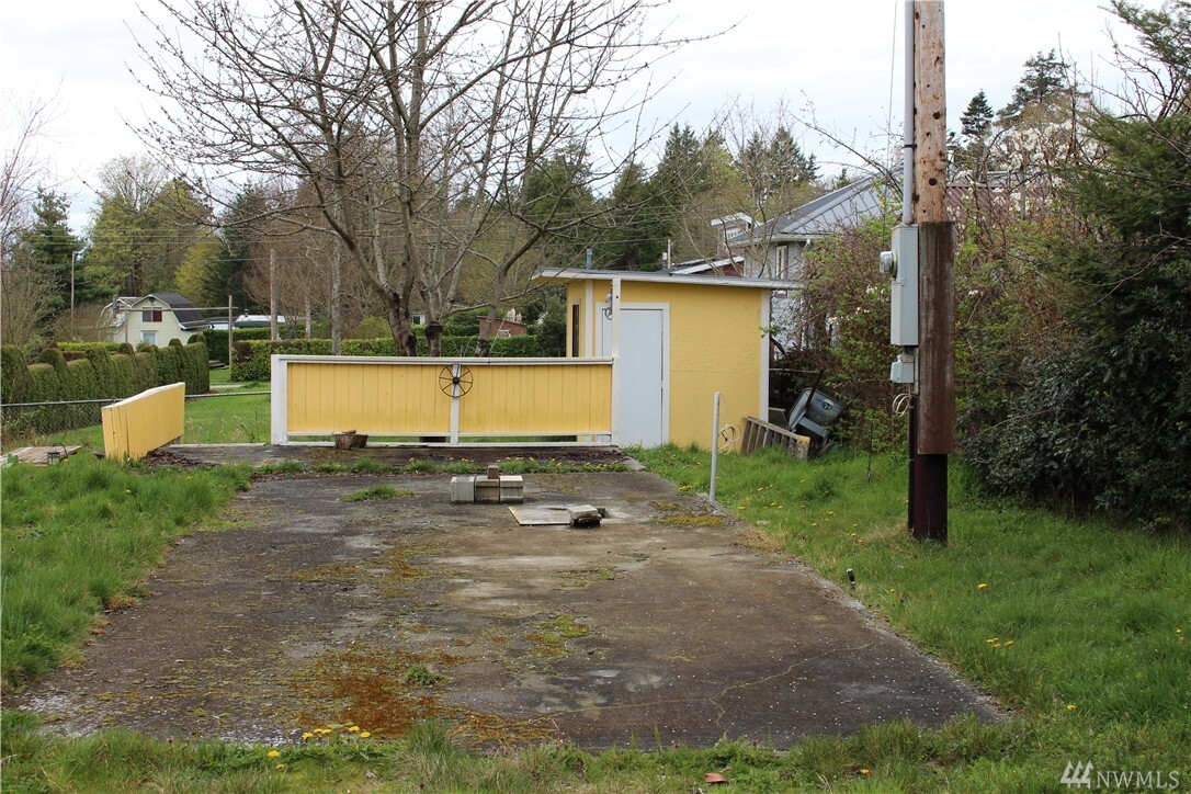 Property Photo: 615 South Beach Rd WA 98281