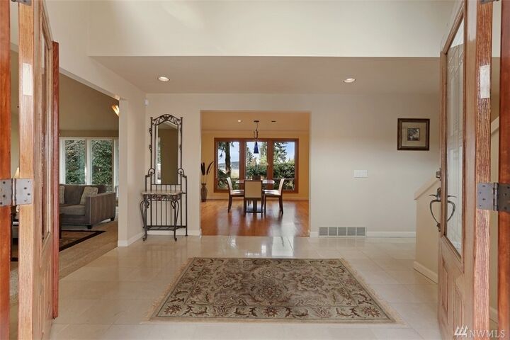 Property Photo: 7266 Holly Hill Dr WA 98040