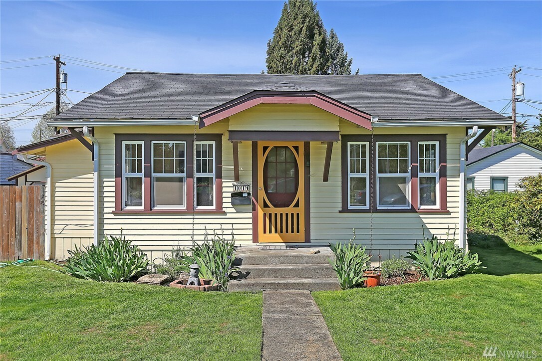 Property Photo:  1014 Rockefeller Ave  WA 98201 