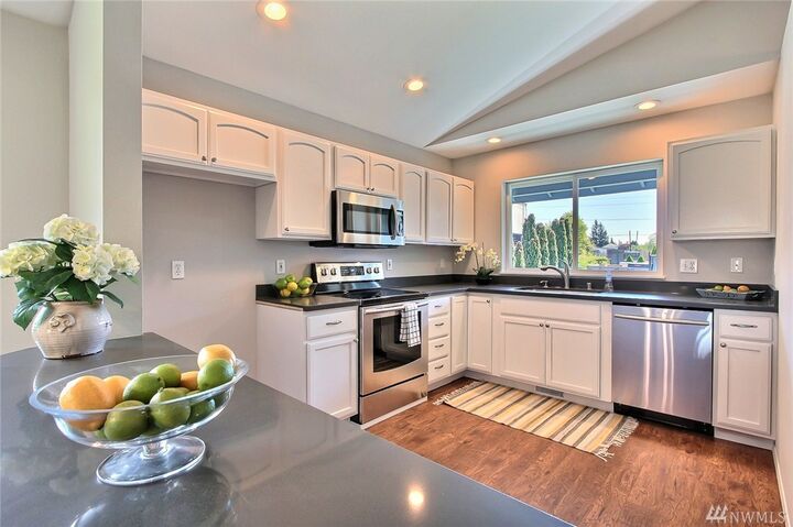 Property Photo: 619 E 63rd St WA 98404