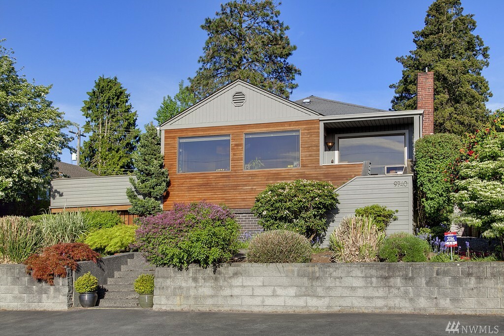 Property Photo:  9740 Phinney Ave N  WA 98103 