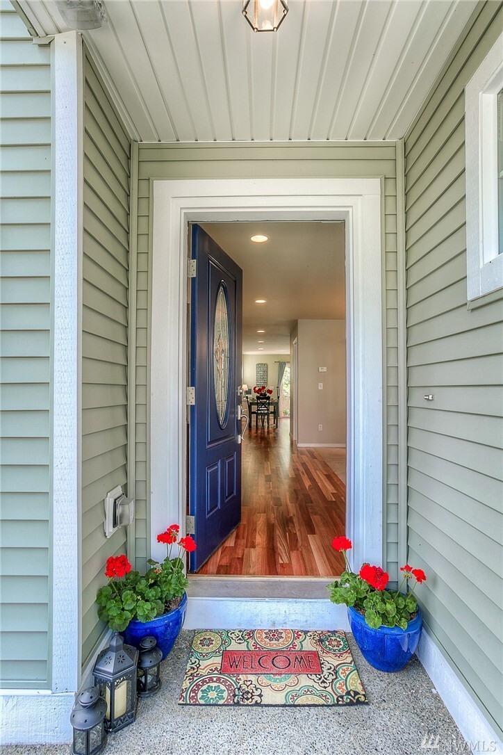 Property Photo:  6923 Strouf Avenue SE  WA 98065 