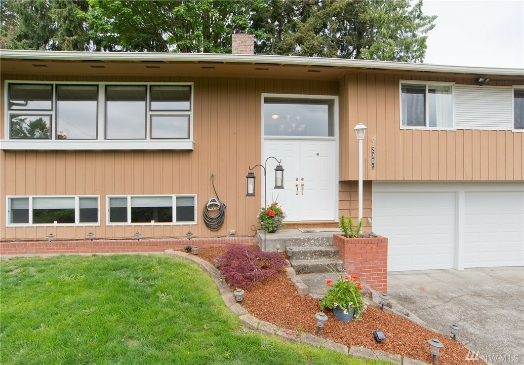 Property Photo:  2301 Burcham St  WA 98626 