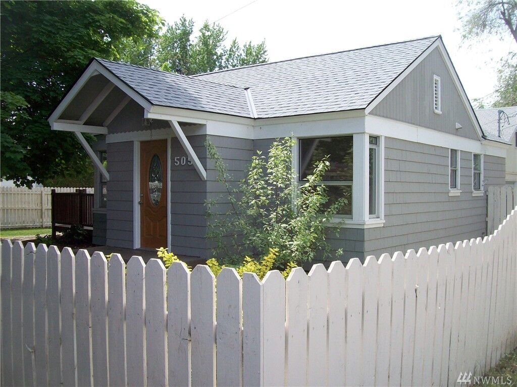 Property Photo:  505 N Poplar St  WA 98926 
