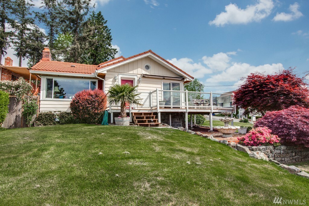 Property Photo: 11328 E Ibberson Dr WA 98208