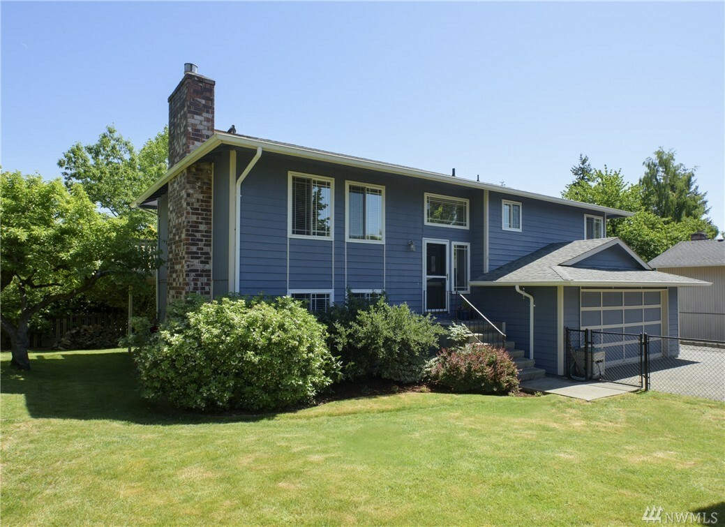 Property Photo:  11020 Marine View Dr SW  WA 98146 