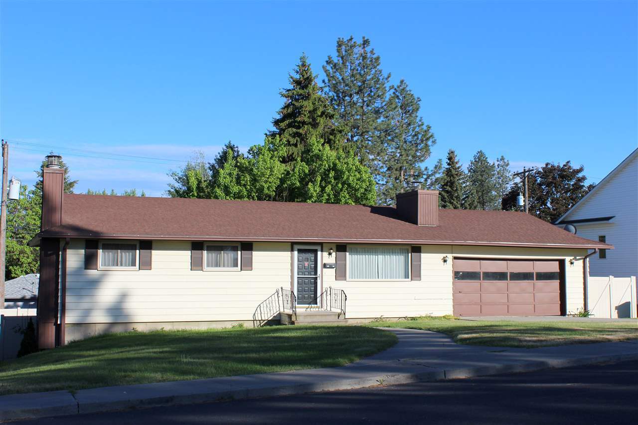 Property Photo: 1813 7th St WA 99004