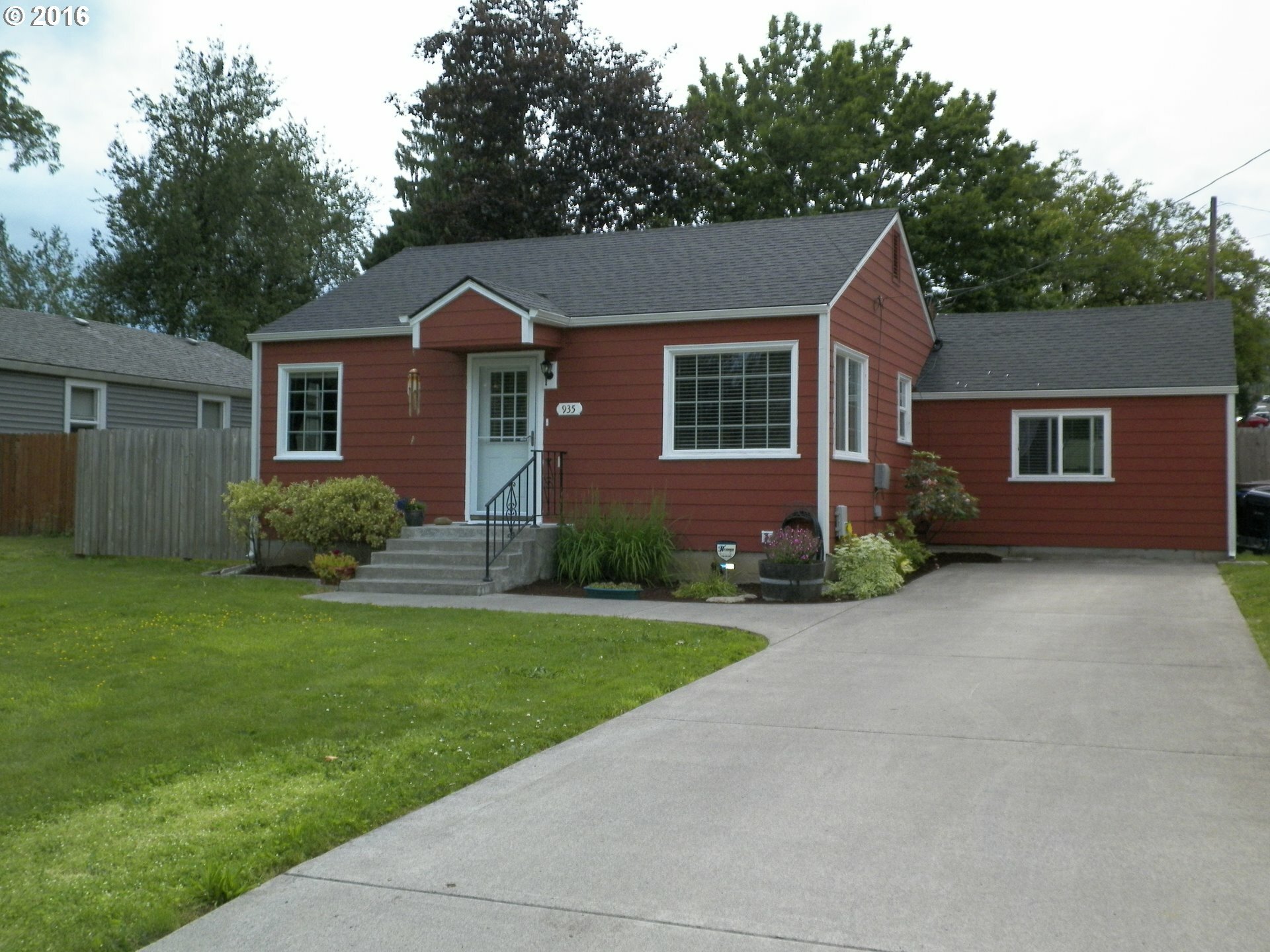 Property Photo:  935 NW Fargo St  WA 98607 