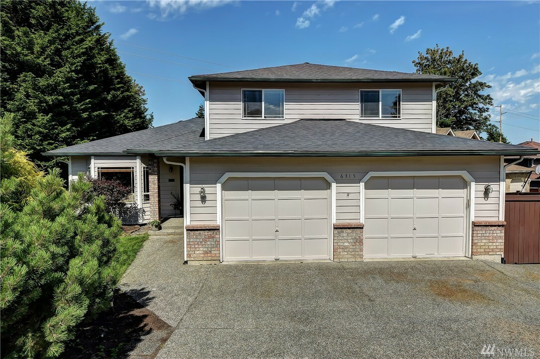 Property Photo:  6315 139th Place SE  WA 98296 