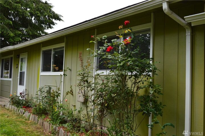 Property Photo:  213 203rd Place SW  WA 98036 