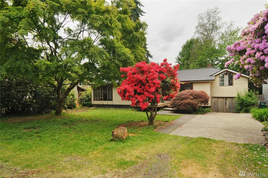 Property Photo:  9045 51st Ave NE  WA 98115 