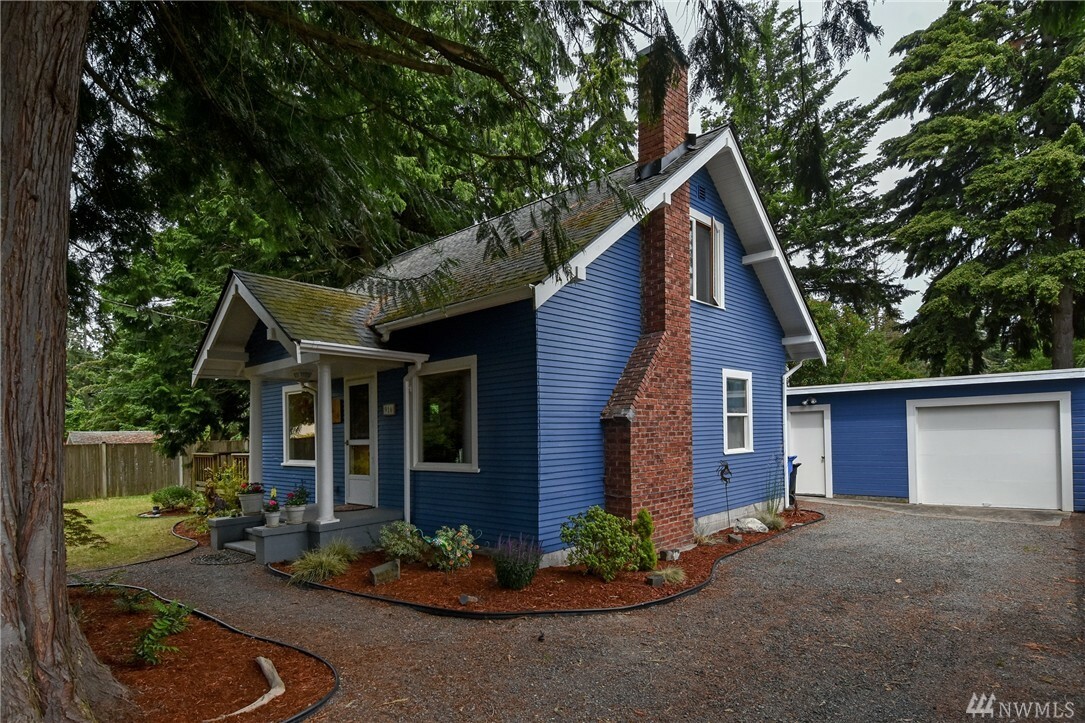 Property Photo:  916 N 199th  WA 98133 