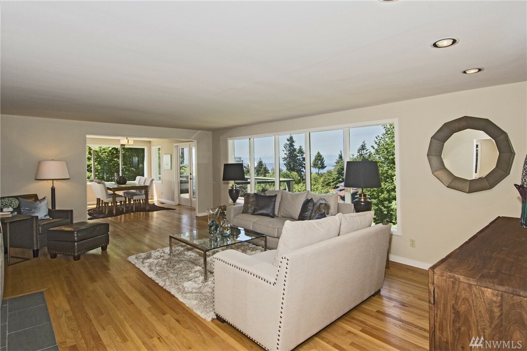 Property Photo:  822 NW Innis Arden Dr  WA 98177 