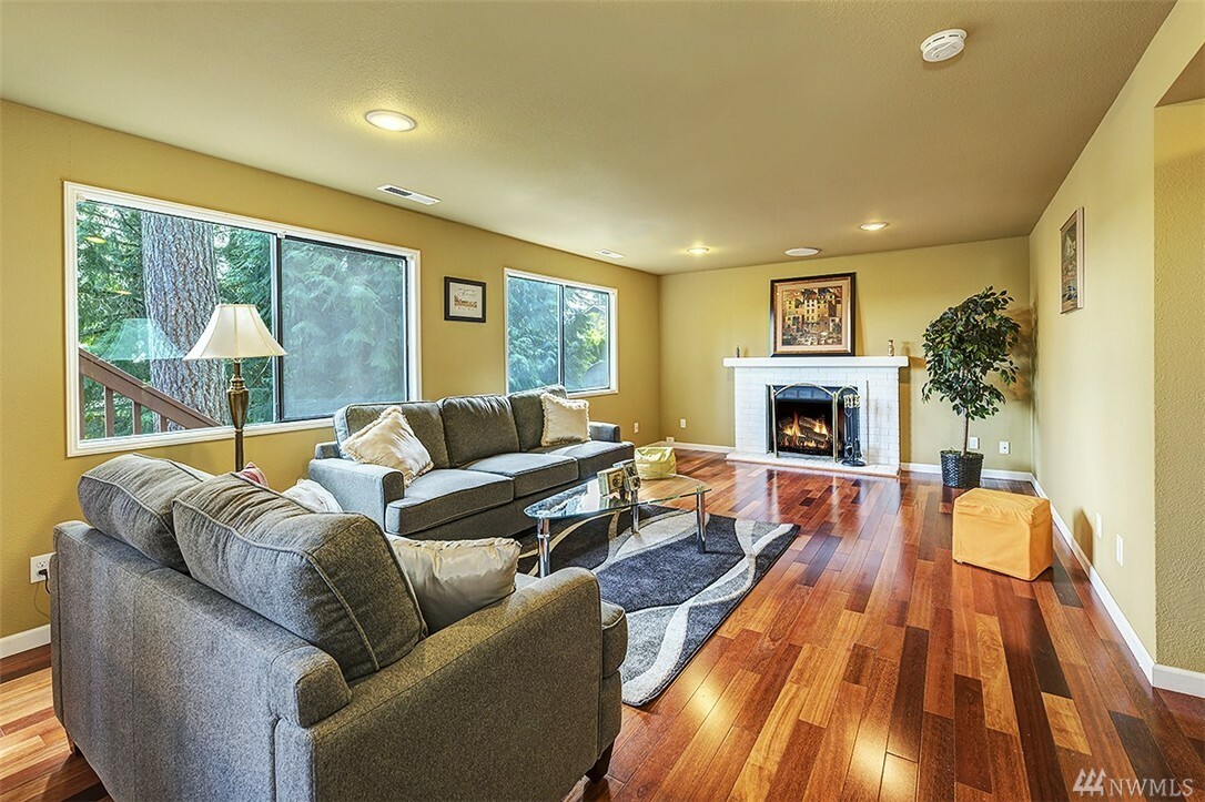 Property Photo: 17927 NE 101st Ct WA 98052