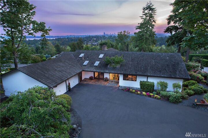 Property Photo: 8909 NE 20th St WA 98004