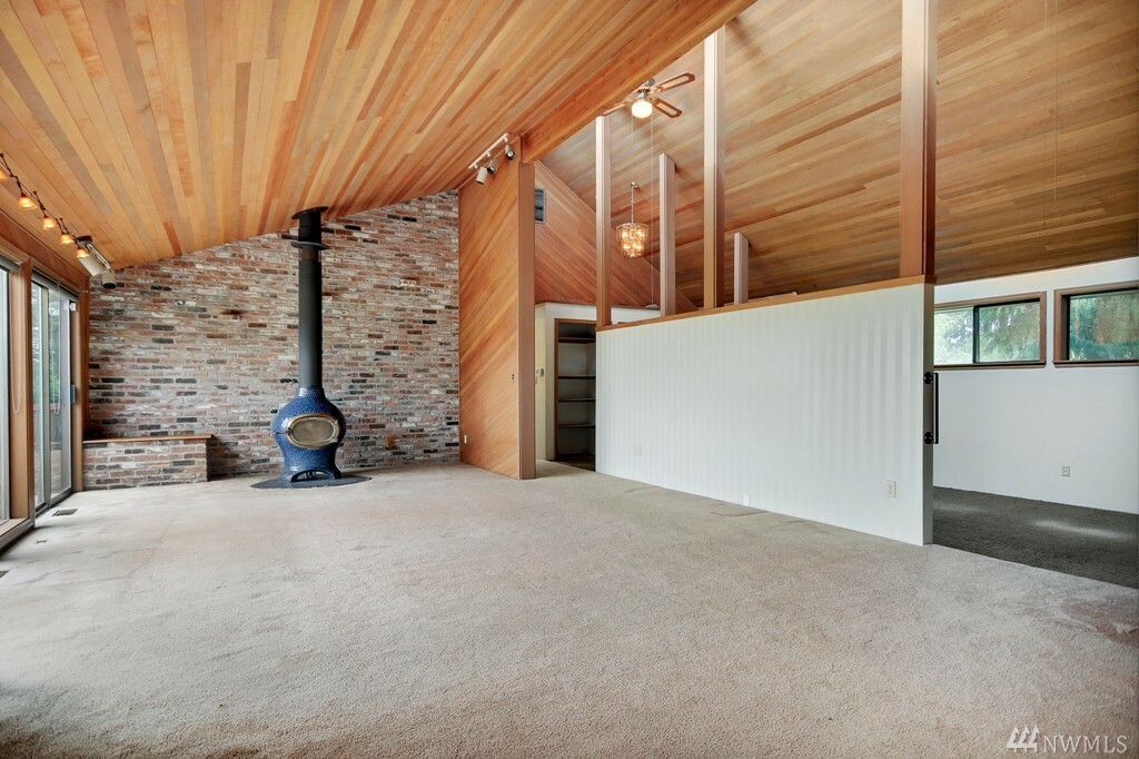 Property Photo:  33103 Pacific St  WA 98010 