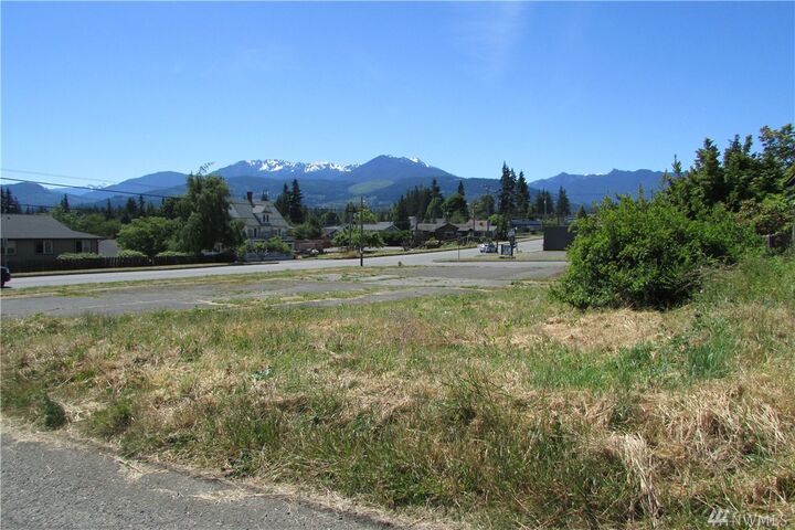 Property Photo: 1007 W Twelfth St WA 98363