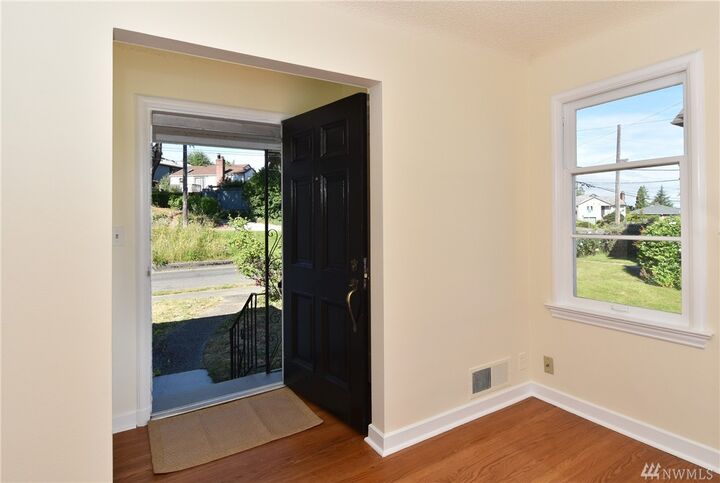 Property Photo:  9714 Waters Ave S  WA 98118 